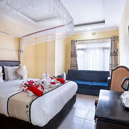 Chambai Hotel Найваша Экстерьер фото