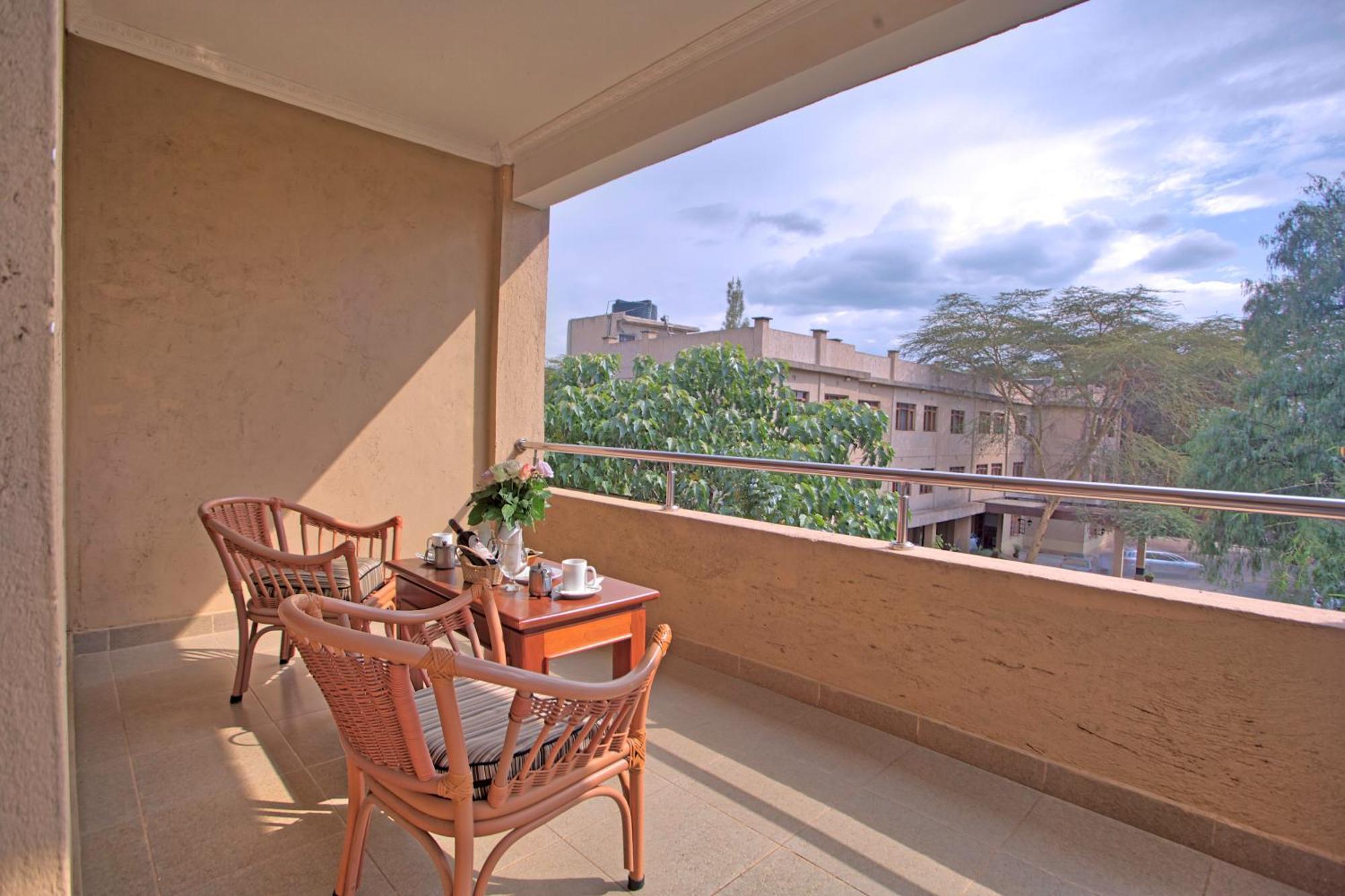 Chambai Hotel Найваша Экстерьер фото