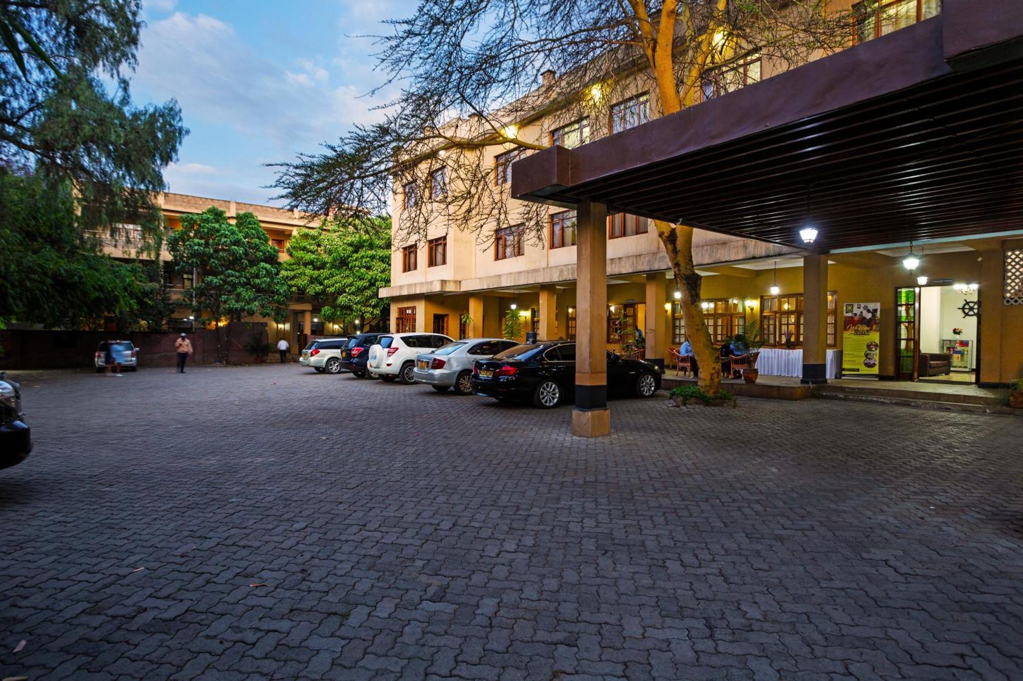 Chambai Hotel Найваша Экстерьер фото